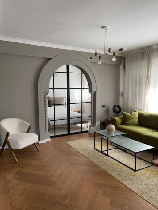 Stunning 1Bd Flat With 50M2 Terrace In The City Center Bukarest Eksteriør billede