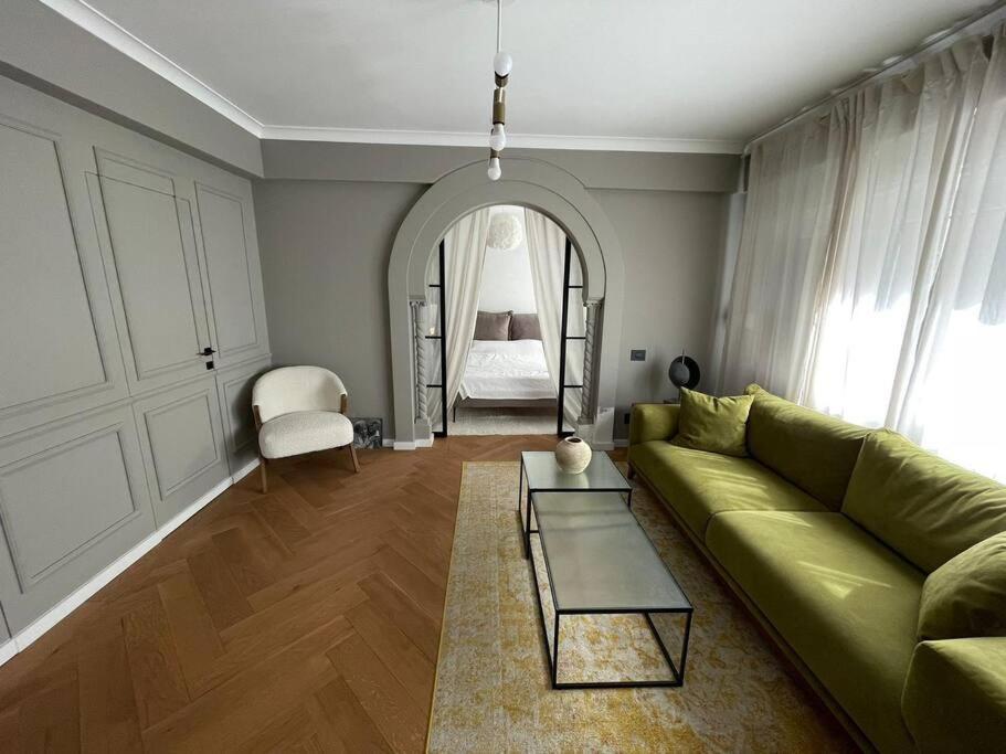 Stunning 1Bd Flat With 50M2 Terrace In The City Center Bukarest Eksteriør billede
