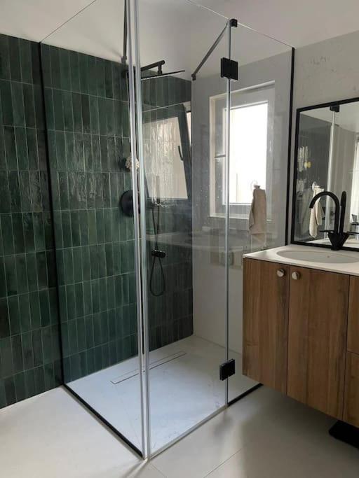 Stunning 1Bd Flat With 50M2 Terrace In The City Center Bukarest Eksteriør billede