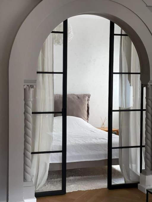 Stunning 1Bd Flat With 50M2 Terrace In The City Center Bukarest Eksteriør billede
